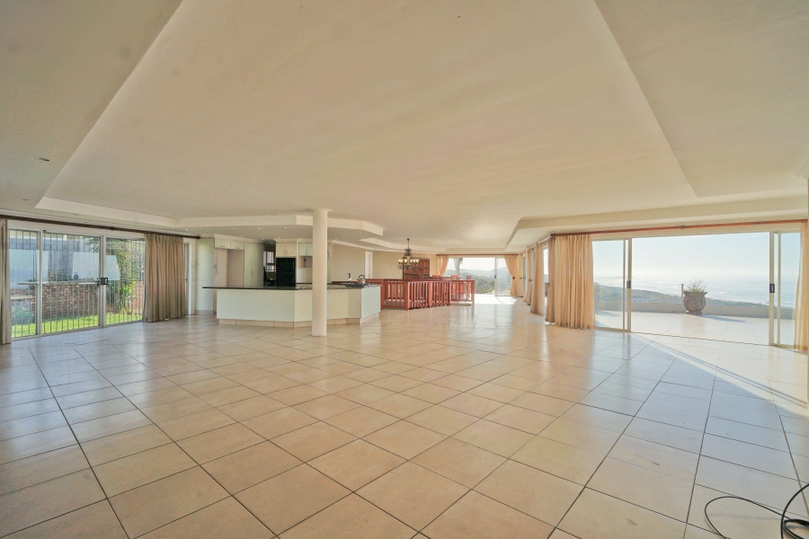 8 Bedroom Property for Sale in Winterstrand Eastern Cape